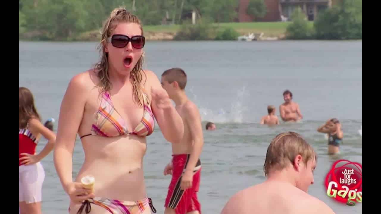 Mejores Bromas – Chicas calientes en la playa