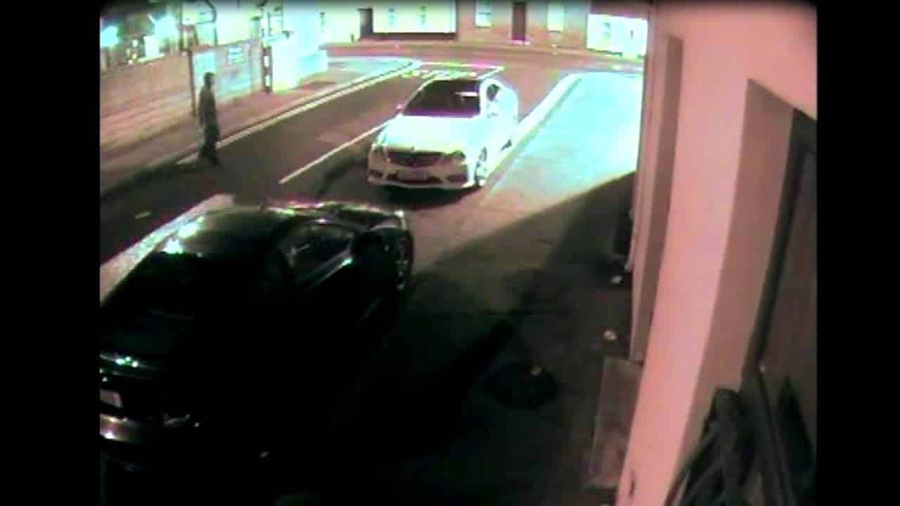 Karma del ladron con un ladrillo