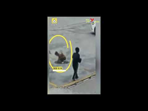 Niño vuela por los aires al explotar alcantarilla