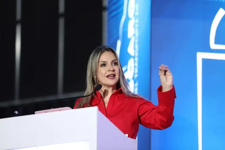 Vicky Dávila, de Periodista a Candidata Presidencial: Impacto y Desafíos en la Contienda de 2026