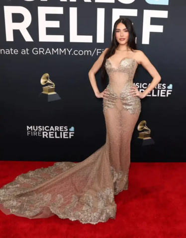 Madison Beer lució sus curvas con un vestido de encaje transparente decorado con lentejuelas. Crédito: Matt Winkelmeyer/Getty Images Madison-Beer-Grammy-2025