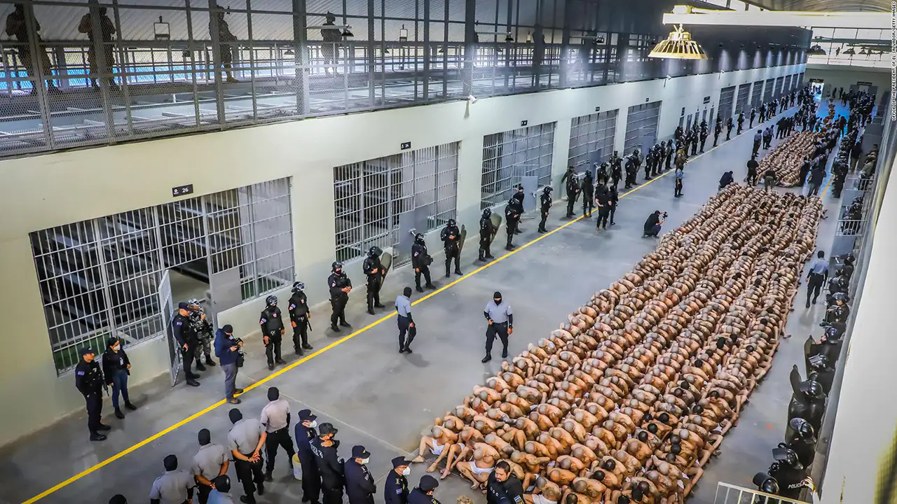 EE.UU. Deportará Criminales Peligrosos a la Mega Cárcel de Bukele en El Salvador